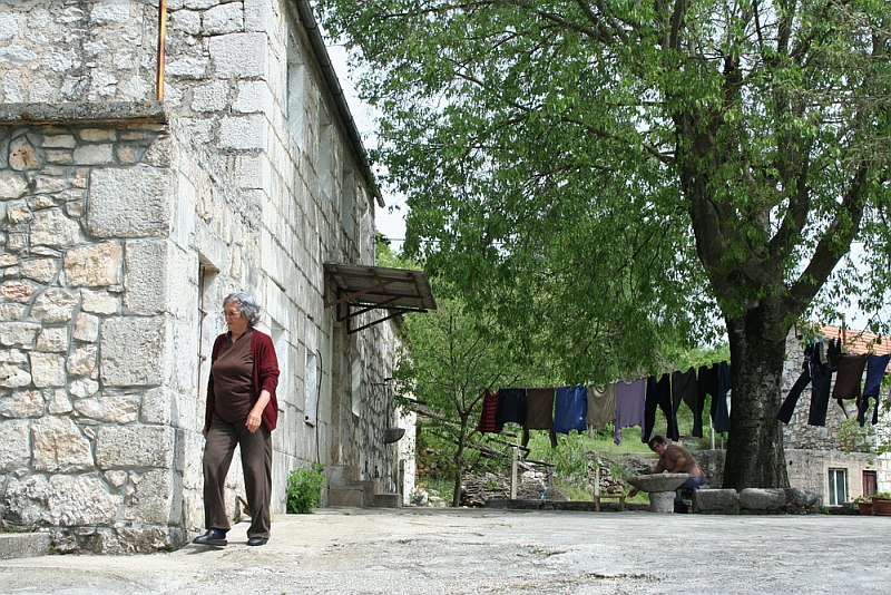Zaboravljena sela Dalmatinske zagore -Lovrići-