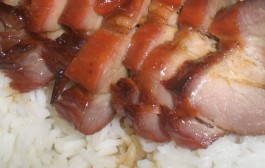 Pilav (riža s vodom) i pečenim mesom