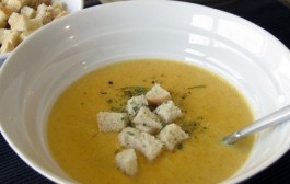 Tradicionalni recept za juhu s pivom i zapečenim kruhom