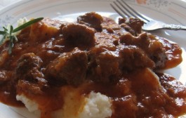 Tradicionalni recept za goveđi gulaš (paprikaš)