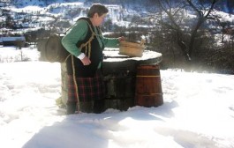 Tradicionalne stare posude za nošenje i čuvanje vode