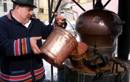Šljivovica tradicionalna priprema i stari običaji uz šljivovicu