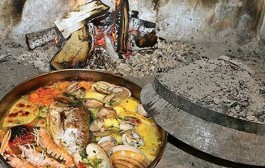 Morski rakovi, školjke i riba ispod peke – sača –